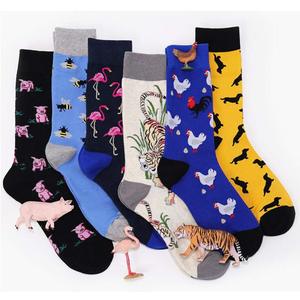 Chaussettes graphiques streetwear, chaussettes personnalisées imprimées, motifs audacieux inspirés du hip-hop, accessoires de mode inspirés du skateboard - Product Image 1