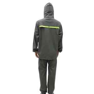 Chaquetas personalizadas con logotipo frontal para exteriores al por mayor a precio económico, conjunto de dos piezas impermeable de alta calidad, chaqueta y pantalón para la lluvia. - Product Image 2