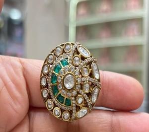 Encantadores Aretes de Moissanita Chapados en Oro de Latón de Calidad Superior y a la Moda para Mujeres y Niñas, Colección para Bodas y Fiestas - Product Image 3