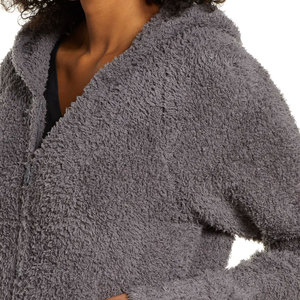 Hoodie pour femme en tissu sherpa, couleur unie, avec capuche réglable, service OEM, design pour commande en gros, fermeture éclair, manches longues. - Product Image 5