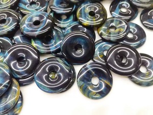 Vente en gros de pendentifs en pierre naturelle lisse et charmante, œil de tigre bleu, 40 mm, forme de donut, pour la fabrication de bijoux - Product Image 4