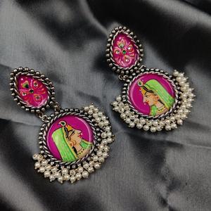 Pendientes Jhumka de Perlas Hechos a Mano para Niñas, Joyería Tradicional India para Fiestas Casuales, Accesorio de Moda - Product Image 1