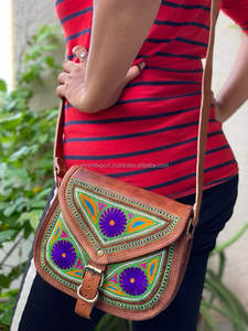 กระเป๋าหนังแพะทำมือ ปักลายแบบราชสถาน ขนาด 7*9 นิ้ว สะพายข้าง - Product Image 3