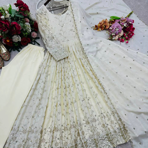 Conjunto de Moda Cinon-Silk con Bordado y Lentejuelas de 5mm, Diseño Listo para Usar: Vestido, Pantalón y Dupatta - Product Image 1