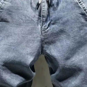 Shorts de mezclilla elásticos para hombre, cintura media, estilo urbano, cómodos, elegantes y de verano. - Product Image 3