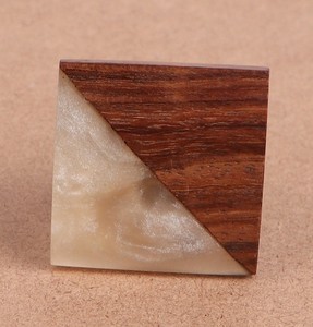 Poignée de meuble artisanale en résine haut de gamme, finition lisse, design artistique, pour décoration intérieure, tendance et unique. - Product Image 1
