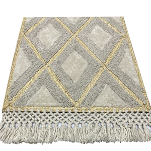 Tapis de prière en laine gris et jaune à motifs géométriques modernes - Janamaz bohème avec franges en macramé - Product Image 1