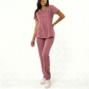 Tenues chirurgicales unisexes à manches courtes en tissu pur violet personnalisé (Spandex/Polyester) pour médecins et infirmières d'hôpital - Product Image 5