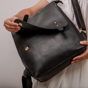 Femmes élégantes pleine fleur couleur noir véritable cuir ordinateur portable mode sacs à dos collège sacs faits à la main fabriqués à la main durable tendance - Product Image 4