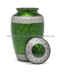 Urnas Funerarias Decorativas de Latón Hechas a Mano para Hombres y Mujeres - Product Image 2