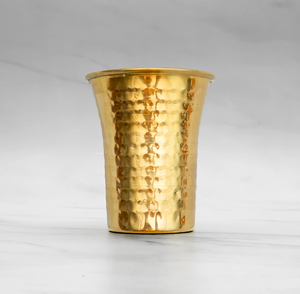 Petits verres à boisson uniques en laiton avec finition dorée, travail artisanal, à prix bas et abordables - Product Image 4