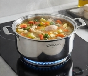 Casserole ronde en acier inoxydable de qualité supérieure, design élégant, durable et minimaliste, parfaite pour cuisiner et servir des repas chauds - Product Image 4