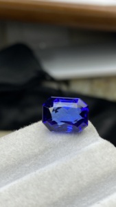 Pierre de Tanzanite Naturelle Certifiée, Couleur Bleu Royal Riche, Coupe Octogonale Radiante, avec une Couleur Exceptionnelle, Zoisite Naturelle, 8,17 Carats - Product Image 6