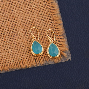 Boucles d'oreilles pendantes en calcédoine aqua faites à la main, plaquées or 18 carats, avec crochet délicat, bijoux pour anniversaire et mariage - Product Image 1