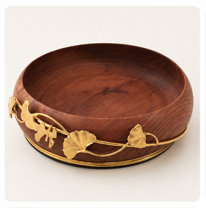 Cuenco de madera maciza tallado a mano con elegantes detalles de hoja de ginkgo en latón dorado, vajilla ecológica para decoración de hogar de lujo. - Product Image 1