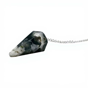 Hermoso Péndulo de Ágata Musgosa Natural, Gema Pulida en Forma de Lápiz, Cadena de Plata, Cristal Feng Shui - Product Image 1