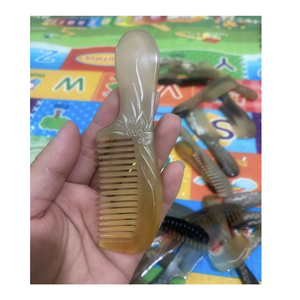 Peigne à cheveux professionnel de salon, peigne en corne de buffle fait à la main avec une finition lisse et polie - Product Image 5