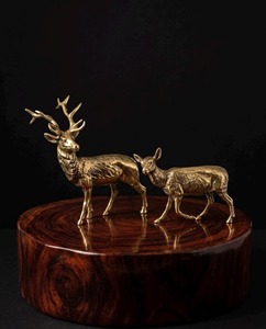 Objeto Decorativo de Reno con Acabado Dorado, Decoración Navideña Perfecta para el Hogar, la Oficina, la Mesa del Comedor y un Estilo Festivo - Product Image 4