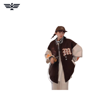 Blouson universitaire unisexe marron vintage en toile respirante avec broderie de lettres, col montant et simple boutonnage, style streetwear d'hiver