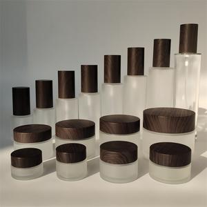 <span class=keywords><strong>Parfum</strong></span> haut <span class=keywords><strong>de</strong></span> gamme cosmétiques <span class=keywords><strong>eau</strong></span> émulsion Essence crème pour le visage crème solaire vaporisateur nettoyant pour le visage bouteille en verre conteneur - Product Image 1