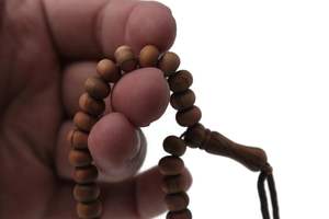 Tasbih de cuentas hecho a mano para el Zikr y Tasbih diarios, Tasbih de cuentas de madera diseñado para la simplicidad religiosa a un precio económico. - Product Image 2