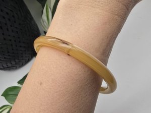 Brazalete Delgado Apilable de Resina de Cuerno Rubio Hecho a Mano, Pulsera Tubular Fina de Resina Ámbar Marmoleada, Joyería para Mujer - Product Image 3