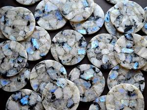 Ensemble de sous-verres personnalisés en pierre de lune arc-en-ciel faits à la main avec un design en terrazzo véritable pour la décoration de la maison, de l'hôtel et des mariages - Product Image 6