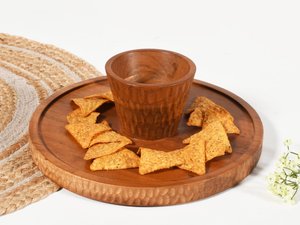 Support à dessert rond fait main avec un design sculpté, plateau à gâteau en bois avec couvercle en dôme pour la maison, la cuisine et la décoration de fête - Product Image 5