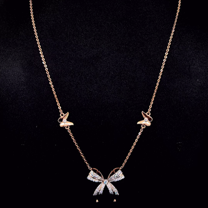 Collier pendentif papillon en or rose 9K avec diamant de laboratoire taille ronde 0,63 carat pour fiançailles et mariage, disponible en or rose, blanc et jaune - Product Image 1