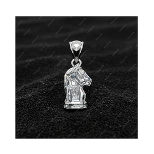 Colgante y Dije de Plata de Ley 925 con Diamante Cultivado en Laboratorio de 2 Quilates, Certificado GIA IGI, Color DE, Claridad VVS VS, Diseño de Caballo de Ajedrez, Regalo para Él - Product Image 1