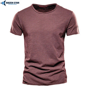 เสื้อยืดถักทรงเข้ารูปคอกลมแขนสั้นสีกรมท่าสำหรับผู้ชาย - Product Image 3