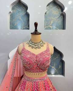 Lehenga Choli de Novia Rosa de Diseñador con Bordado Intenso y Lentejuelas, Dupatta de Tela de Red, Lehenga para Fiesta de Bodas para Mujer - Product Image 6