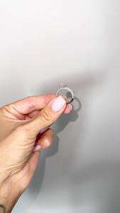 Bague de fiançailles de luxe pour femme Eterna Radiance 1,02 CT, diamant de laboratoire CVD taille émeraude certifié IGI, sertissage clos, anniversaire - Product Image 4
