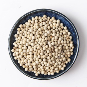 Distributeur en gros vendant des épices et herbes simples de qualité supérieure fabriquées en Inde, granulés de poivre blanc séché brut traité par procédé AD, en vente. - Product Image 1