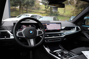 BMW X5 xDrive30d M Sport 2024 – Diesel SUV with 360° <b>Camera</b> & <b>Panoramic</b> Glass Roof - Product Image 6