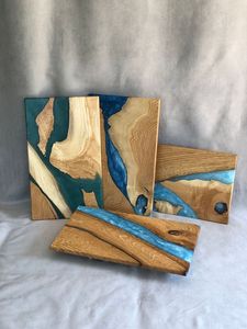 Planche à servir et à découper élégante en bois et résine époxy, planche de cuisine en bois et résine époxy de luxe faite à la main - Product Image 3