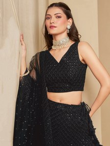 Robe de soirée longue en georgette noire brodée, coupe trapèze, sans manches, col en V, ensemble deux pièces formel - Product Image 3