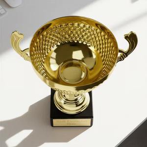 Copa de Trofeo de Metal Personalizada al por Mayor para Premios Escolares de Excelencia Académica Disponible a Precio de Exportación - Product Image 3