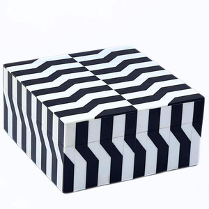 Caja de Música Artesanal de Resina de Lujo con Patrón Modelo, Joyería Hecha a Mano, Alta Calidad, Venta al por Mayor de Fábrica, Estilo Inspirado en el Amor - Product Image 5