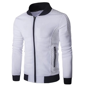 Chaqueta Varsity Azul Marino con Mangas de Cuero Marrón Oscuro, Forro Acolchado, Fabricante Premium de Letterman - Product Image 4
