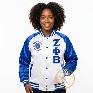 เสื้อแจ็คเก็ตวาร์ซิตี้ฤดูหนาว Zeta Phi Beta แบบสั่งทำพิเศษจาก GREEK TREASURES เสื้อผ้าสำหรับชมรมนักศึกษา คุณภาพสูง ระบายอากาศได้ดี ซับในผ้าซาตินไหม ติดกระดุม - Product Image 4