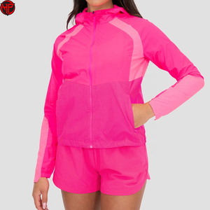 Ensemble de survêtement léger en nylon pour femme, coupe-vent à fermeture éclair intégrale et short, ensemble veste et short de sport, logo personnalisé - Product Image 1