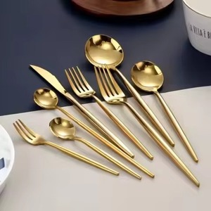 Ensemble de couverts en laiton doré de luxe, collection élégante d'ustensiles de table, vaisselle haut de gamme pour réception de mariage - Product Image 3