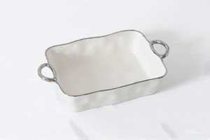 Plateau de service rectangulaire en porcelaine au design haut de gamme avec bordure dorée et poignées, design minimaliste pour plats et assiettes - Product Image 3