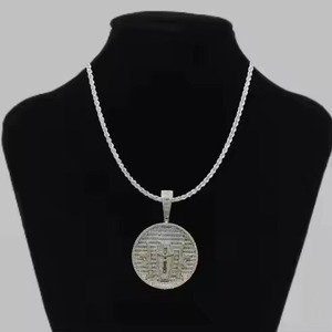 Colgante Religioso de Plata 925 para Hombre con Diamante Cultivado en Laboratorio de Corte Brillante Redondo, Color D, con Cruz - Product Image 2
