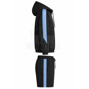Conjunto deportivo para hombre con capucha, chaqueta cortavientos ligera y pantalones cortos a juego para entrenamiento en el gimnasio, fitness y actividades al aire libre. - Product Image 4