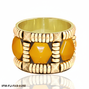 Brazalete Geométrico Chapado en Oro con Detalles de Resina Hexagonal Amarilla, Brazalete Bohemio para Mujer - Product Image 5
