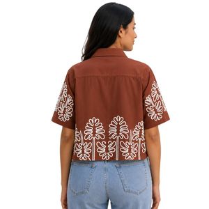 Camisa Corta para Mujer, Color Marrón, con Botones, Bordado Floral Blanco, Manga Corta, Blusa Casual de Verano, Algodón, Diseño de Moda, Personalizable - Product Image 2