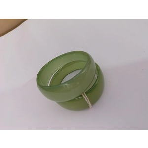 Ensemble de bracelets en résine imperméable faits à la main pour femmes, couleurs personnalisées, design personnalisé, look élégant et mignon, prix de gros - Product Image 2