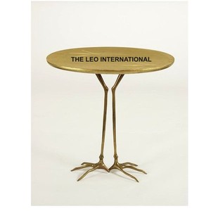 Mesa Auxiliar Decorativa de Metal con Patas de Pájaro, Mesa Auxiliar Elegante de Aluminio Chapado en Oro, Mesa Auxiliar Hecha a Mano - Product Image 1